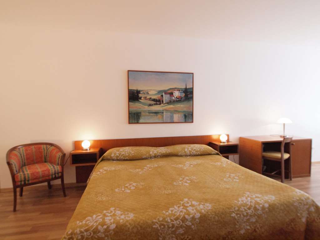 Residenze Dell'Angelo Hotel โลการ์โน ห้อง รูปภาพ